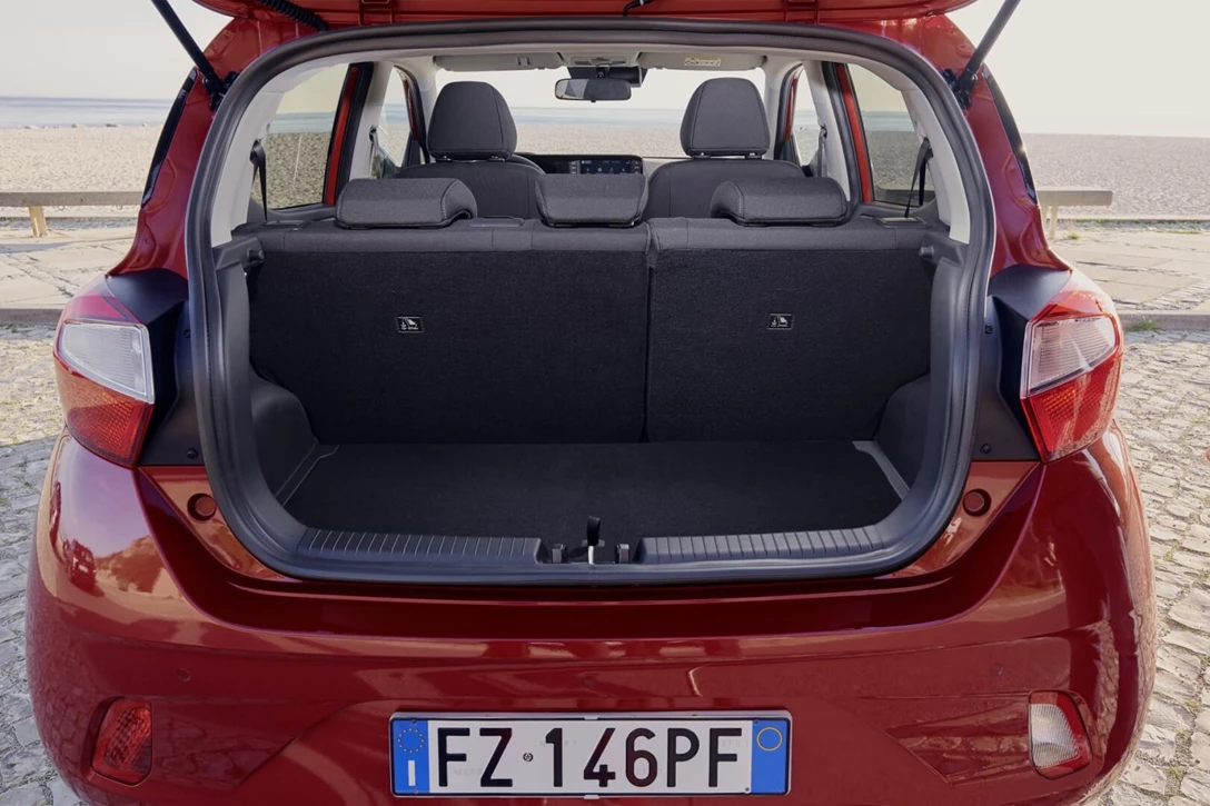 1630154-Hyundai i10 trunk (1).jpg