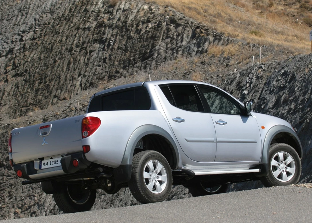 1599988-Mitsubishi-L200_Double_Cab-2007-1600-0b.jpg