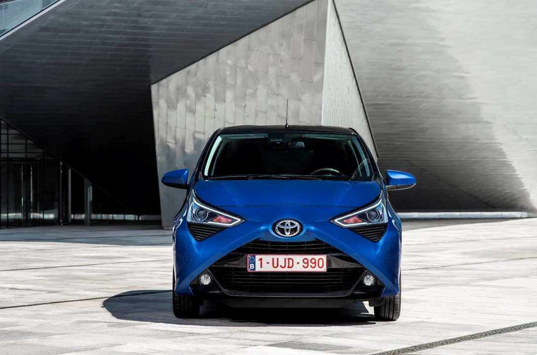 1597168-AYGO_Blue_034.JPG