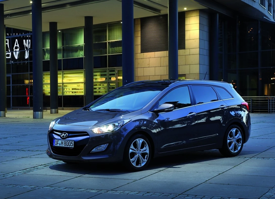 1647930-Hyundai-i30_Wagon-2015-01.jpg