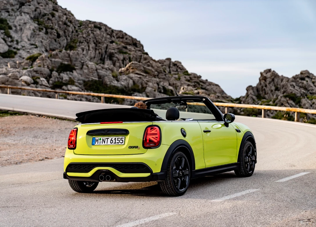 1684519-Mini-Cooper_S_Convertible-2023-03.jpg