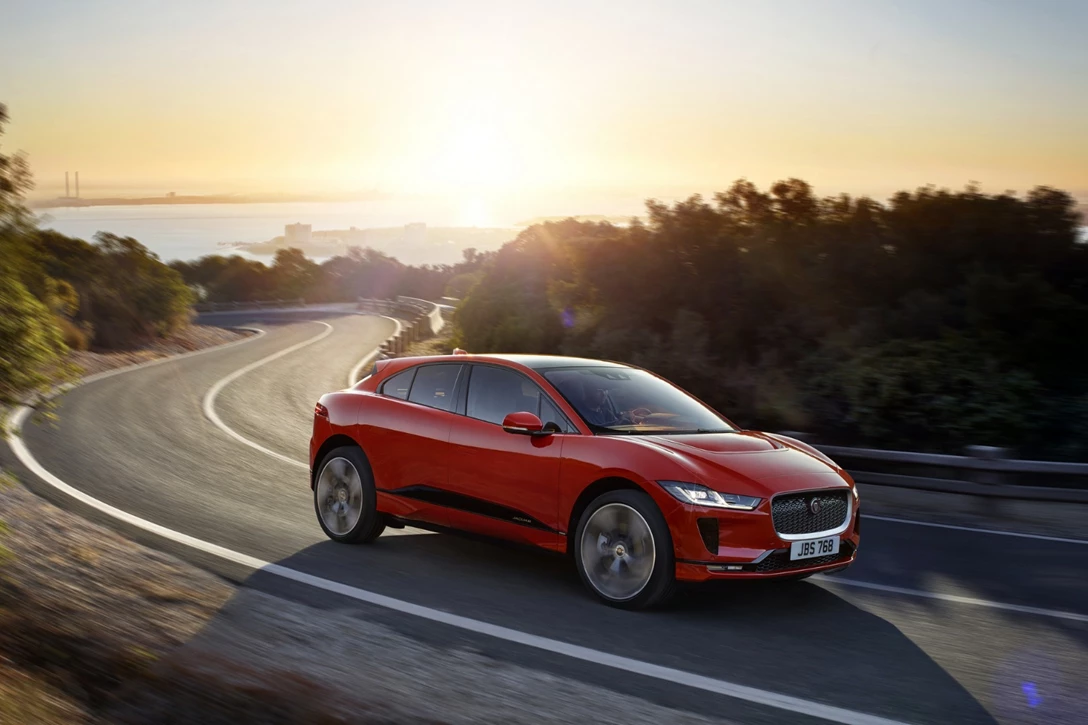 1591878-יגואר i-PACE החדש 2018 נחשף (9).jpg