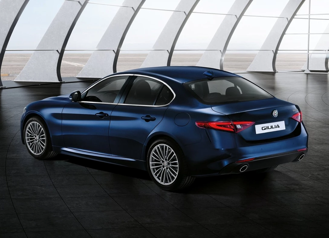 1658325-Alfa_Romeo-Giulia-2019-02.jpg