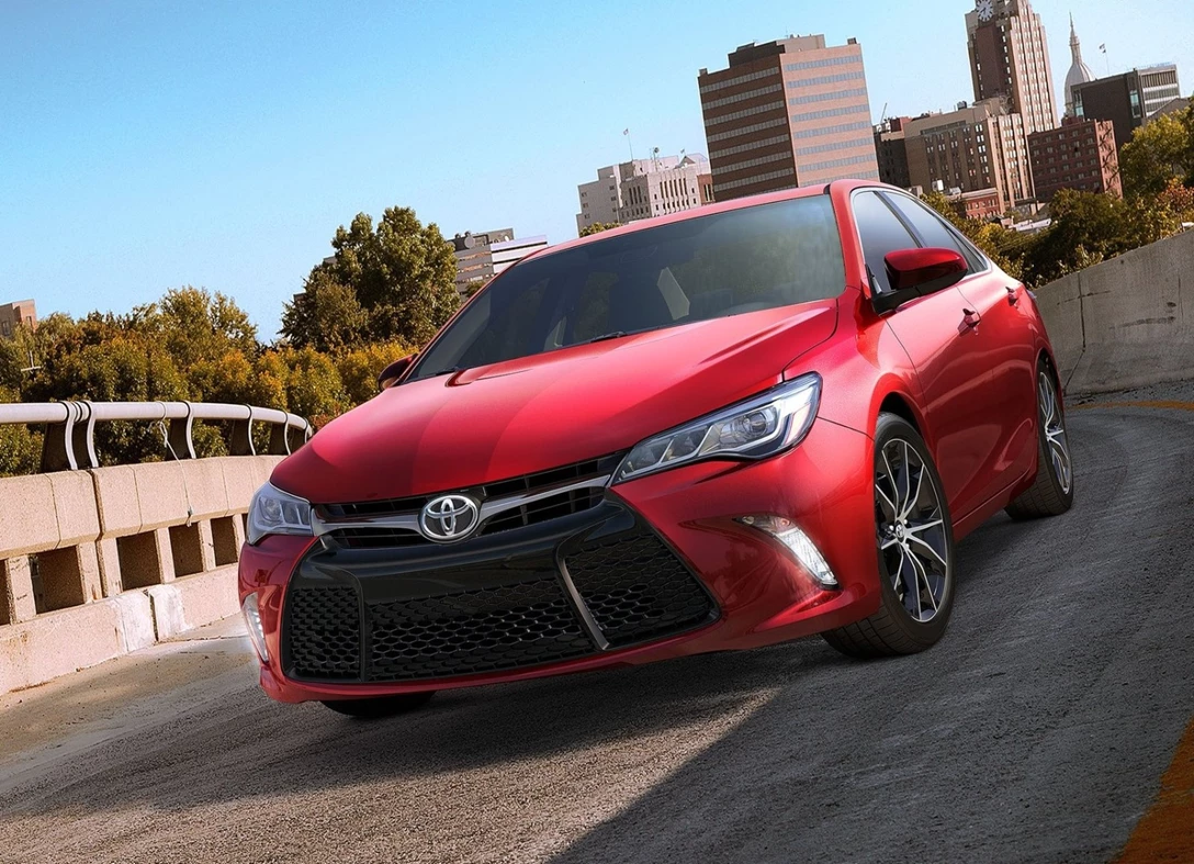 1645069-Toyota-Camry-2017-01.jpg