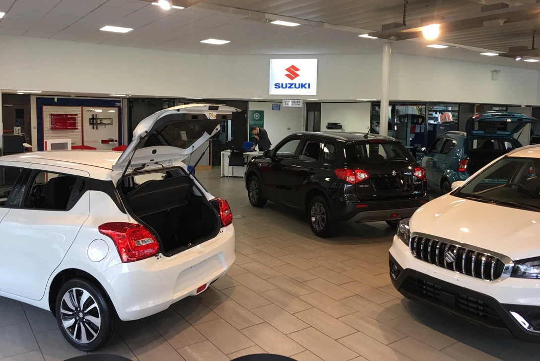 1589991-HENDY SUZUKI CRAWLEY INTERIOR-001.jpg