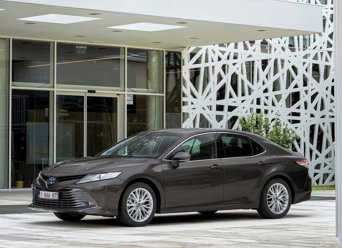 1645032-Toyota-Camry_Hybrid-2019-01.jpg