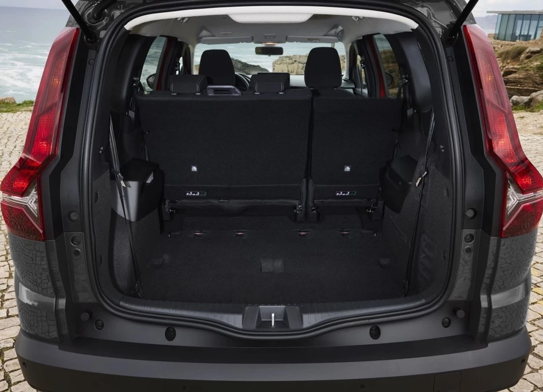 1682499-Dacia-Jogger-2023-10.jpg