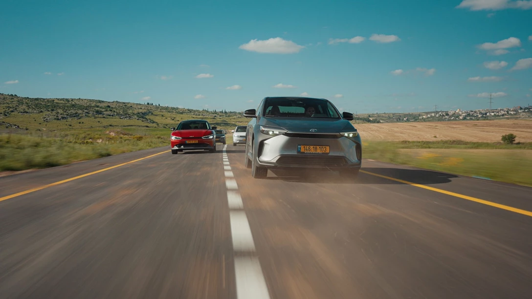 1681648-Hyundai IONIQ 5 vs Skoda Enyaq vs KIA EV6 vs TOYOTA BZ4X - 2023.02_10_42_01.Still213 copy.jpg