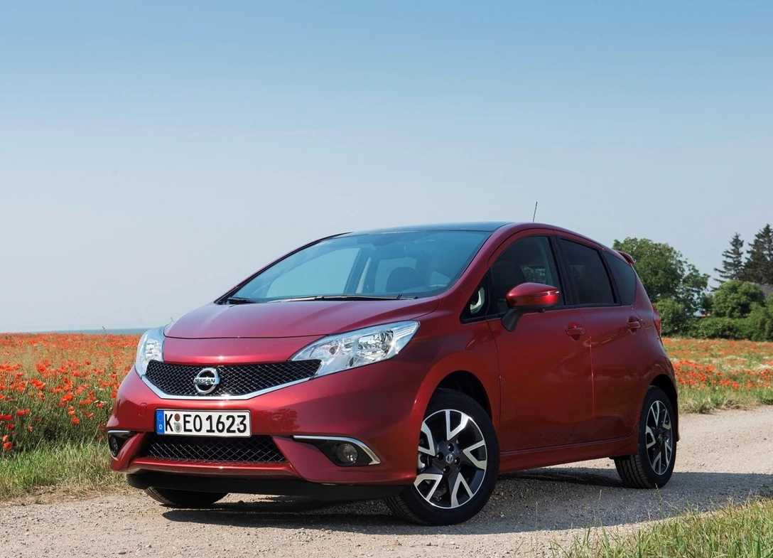 1689627-Nissan-Note-2015-00.jpg