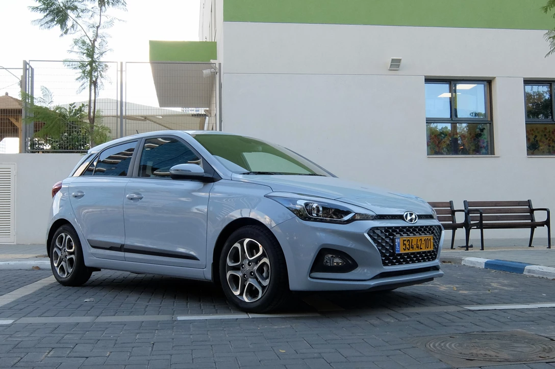 1608541-יונדאי i20 (5).JPG