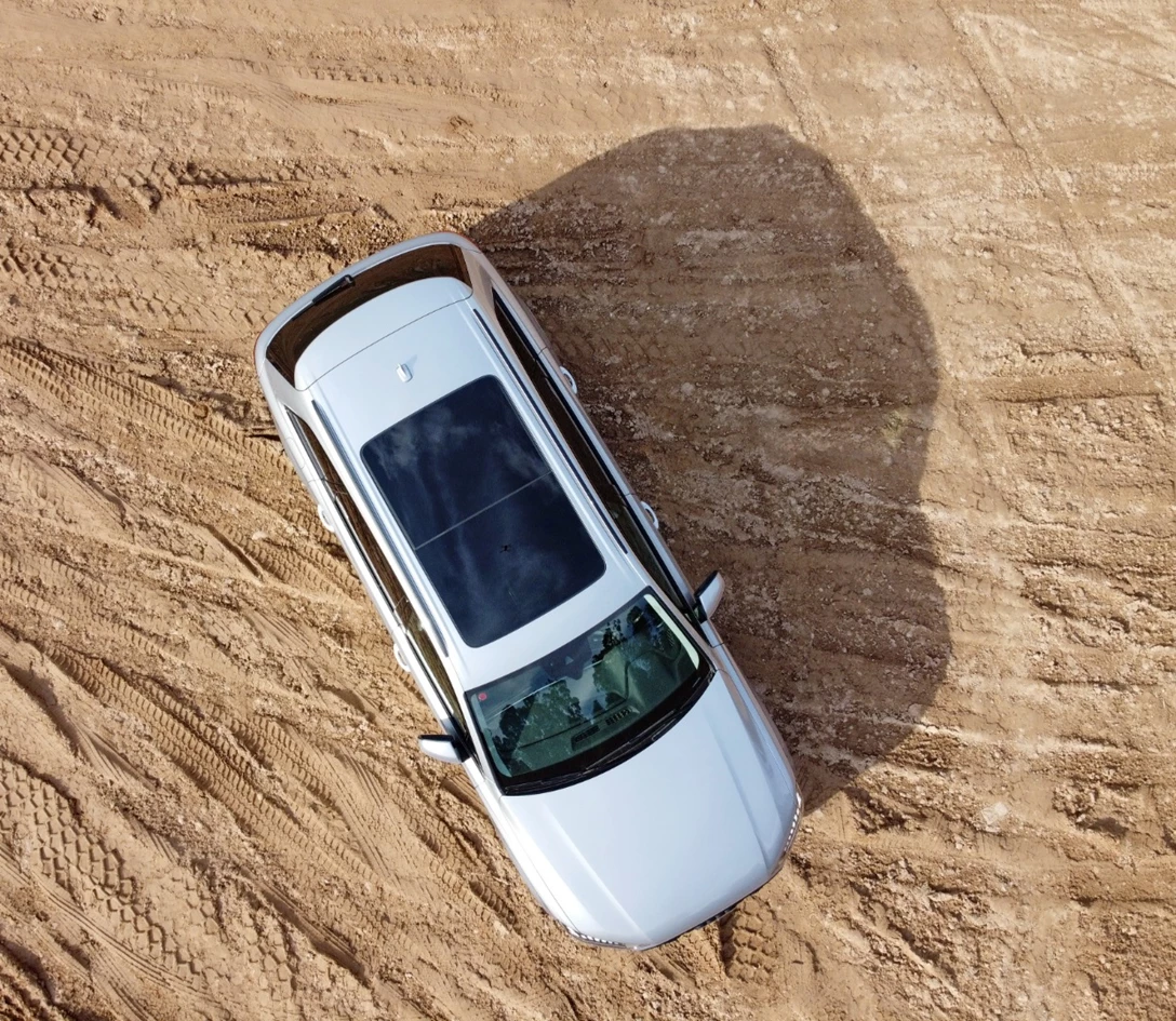 1627818-q7 insta.jpg