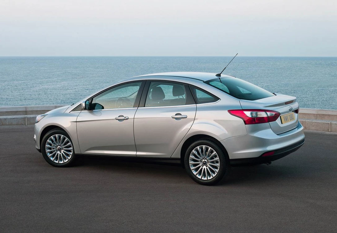 1701241-Ford-Focus_Sedan-2011-1280-16c0d342da03b5a8c7cf4c0ec0b46709a3.jpg
