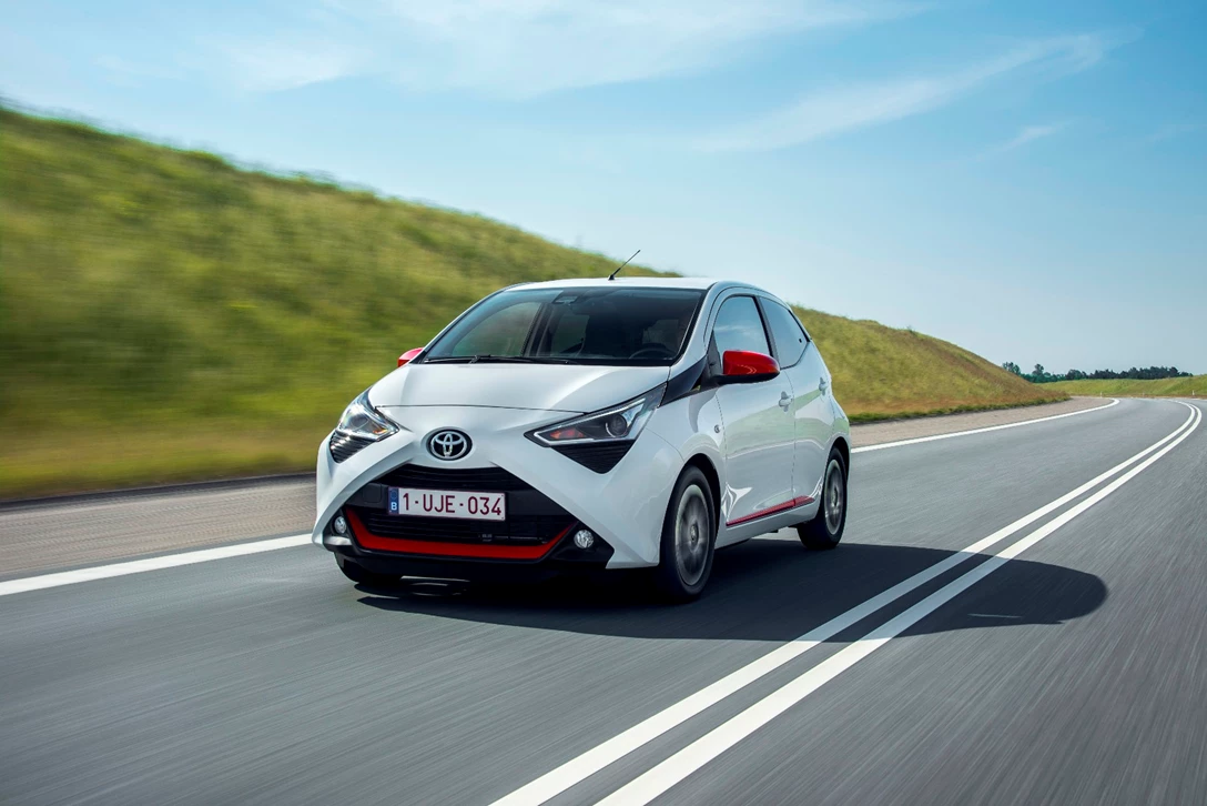1597188-AYGO_White_014.JPG