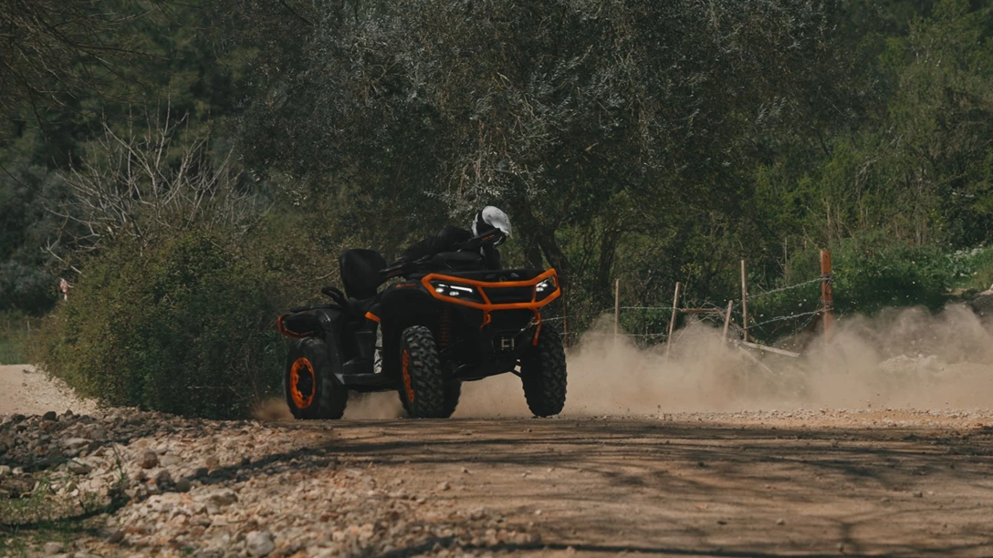 1708258-1000R MAX XT-P.jpg