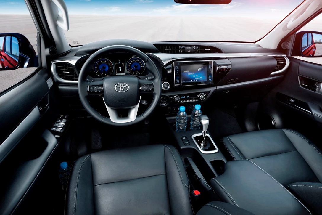 1633605-HILUX_Interior_27_DPL.JPG