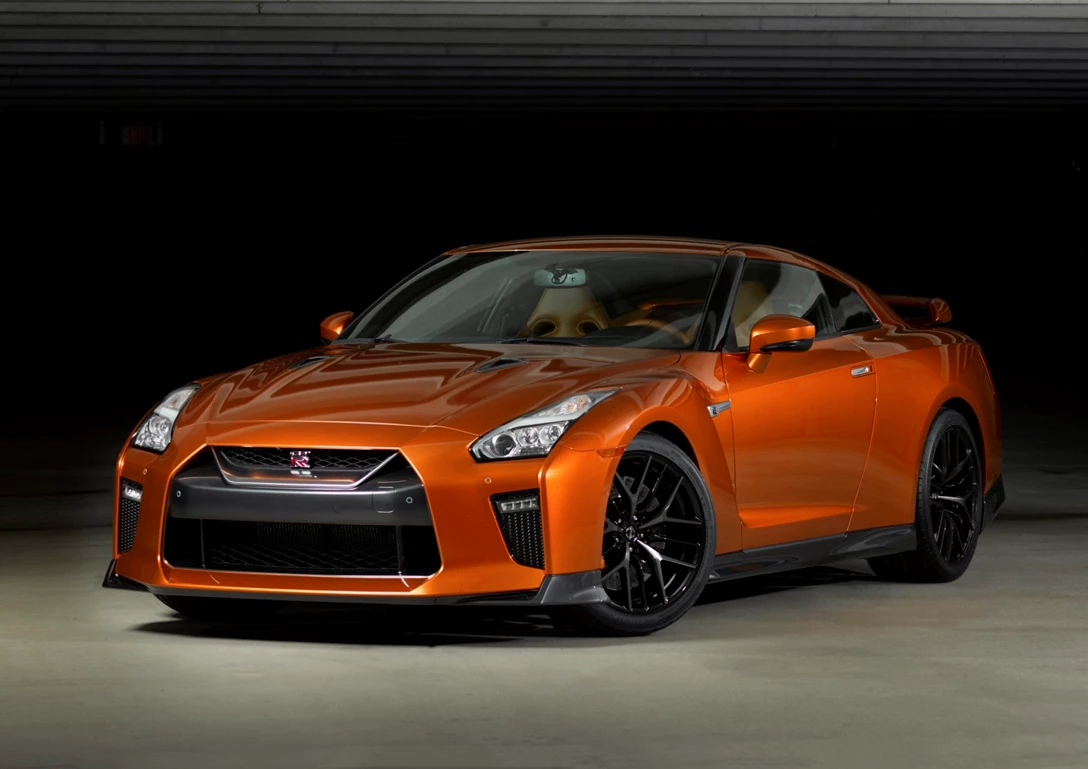 1582605-2017_nissan_gtr_25.jpg