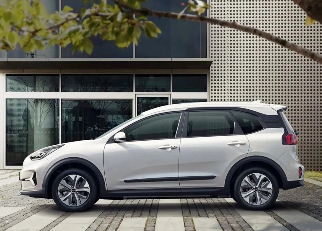 1667188-Kia-Niro-Plus-2022-07.jpg