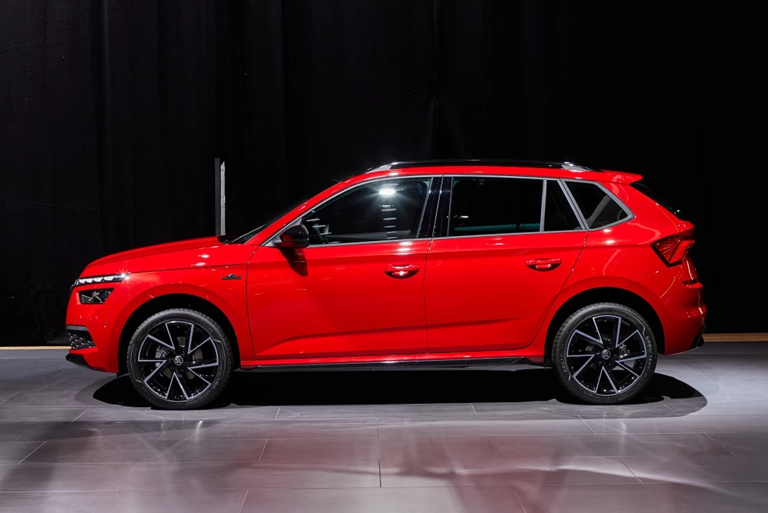 1622499-skoda-kamiq-side-view-frankfurt.jpg