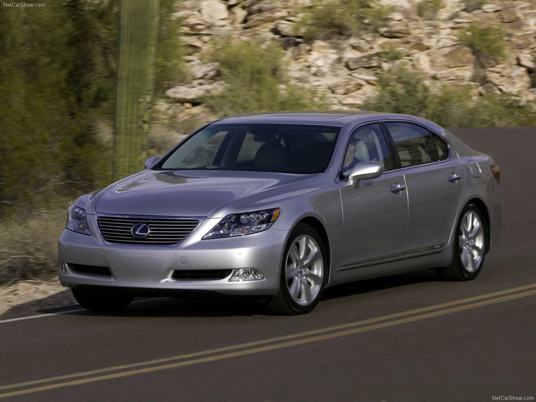 1590769-Lexus-LS 1.jpg