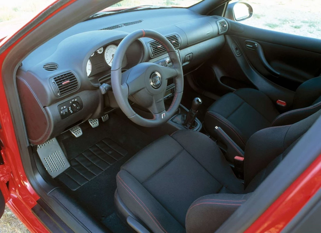 1600547-Seat-Leon_Cupra_R-2003-1600-16.jpg