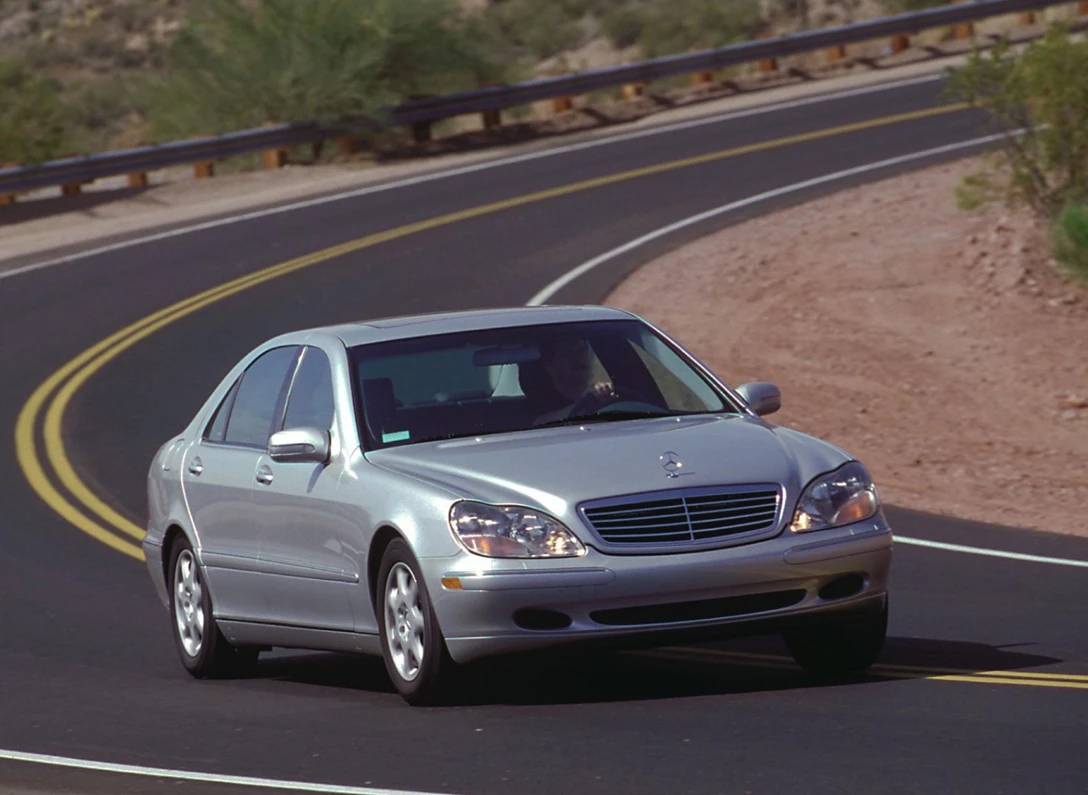 1605330-Mercedes-Benz-S-Class-1999-2004-03.jpg