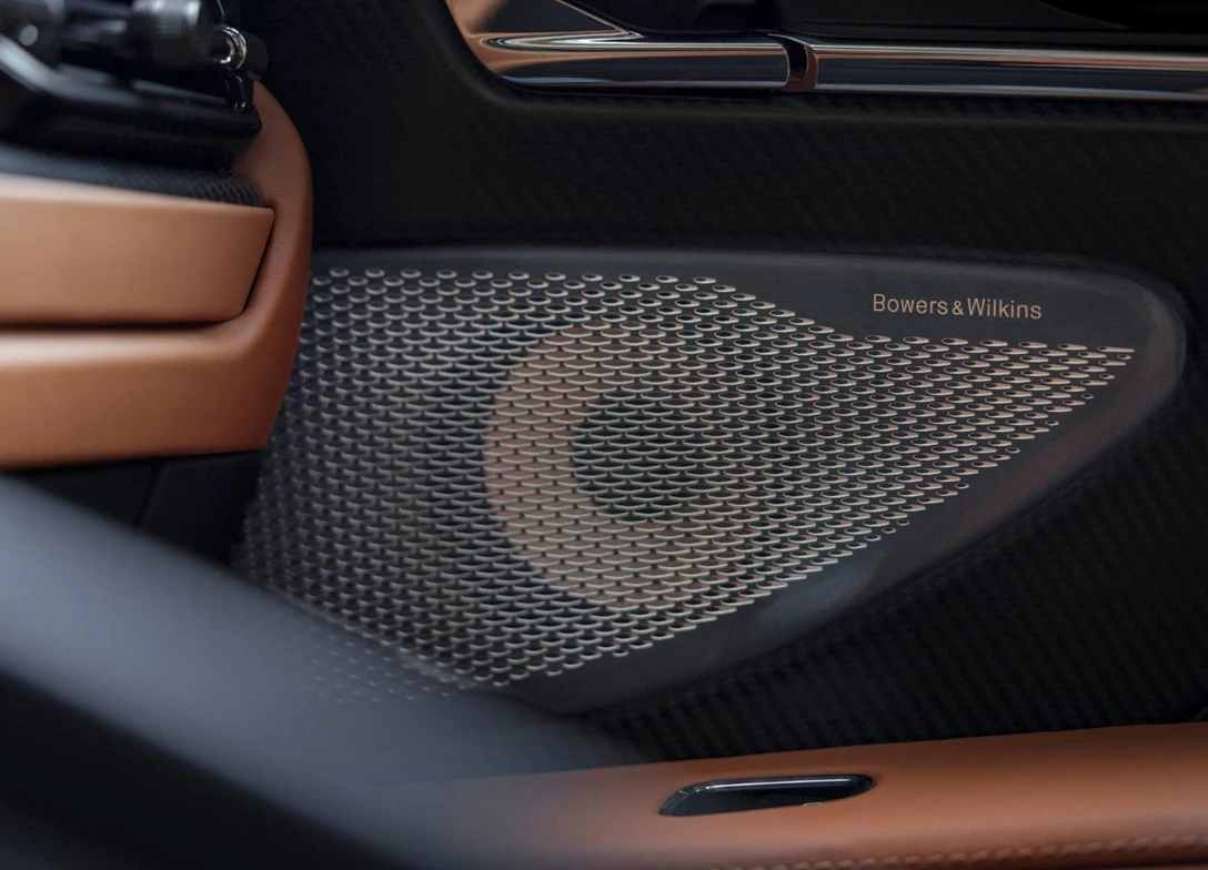 1709496-Aston_Martin-DB12-2024 (12).jpg