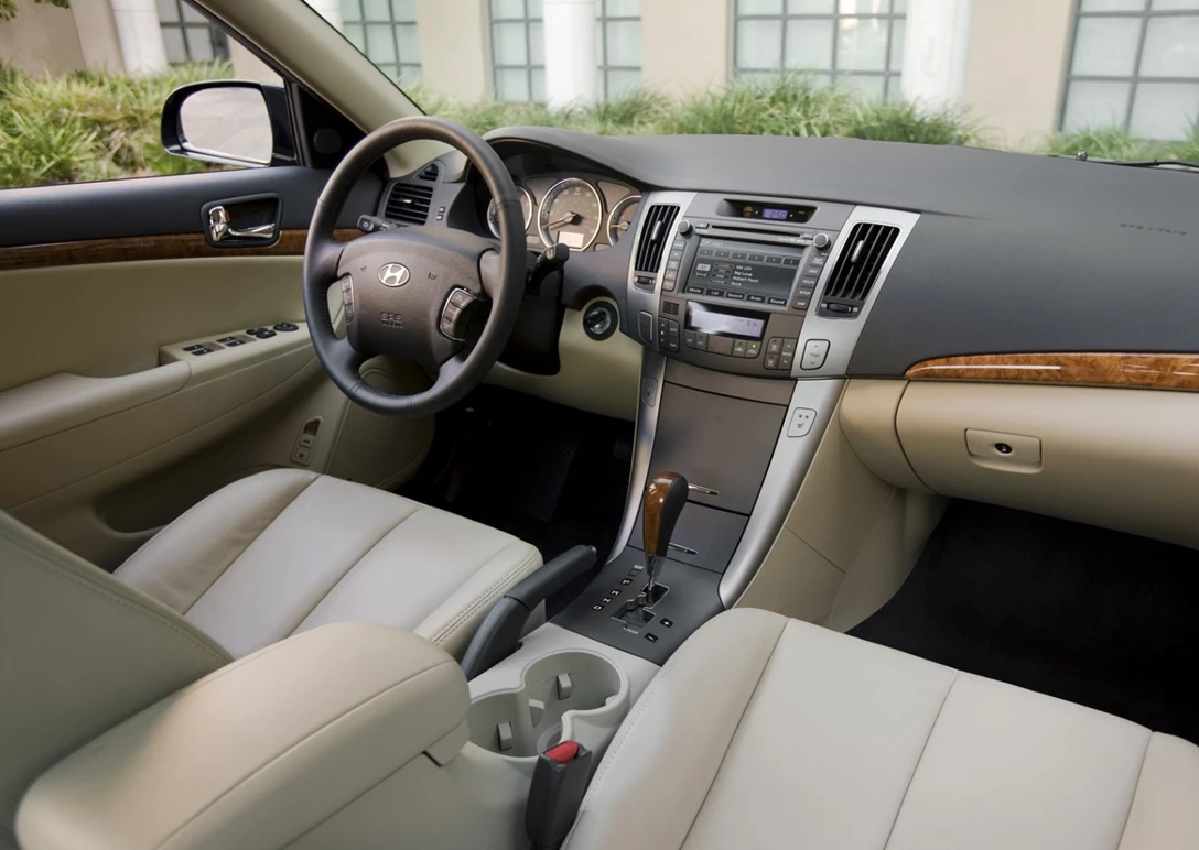 1593569-Hyundai-Sonata 5.jpg