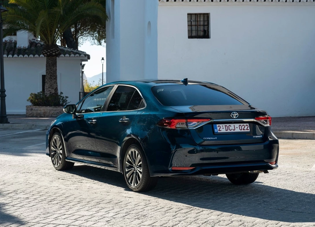 1681566-Toyota-Corolla_Sedan-Facelift-2023-02.jpg