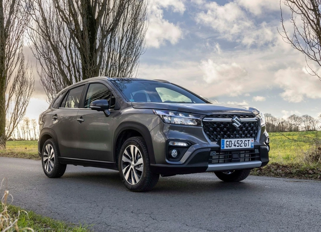 1673709-Suzuki-S-Cross-2023-01.jpg