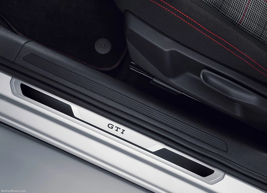 1695116-Volkswagen-Polo_GTI-2024-10.jpg