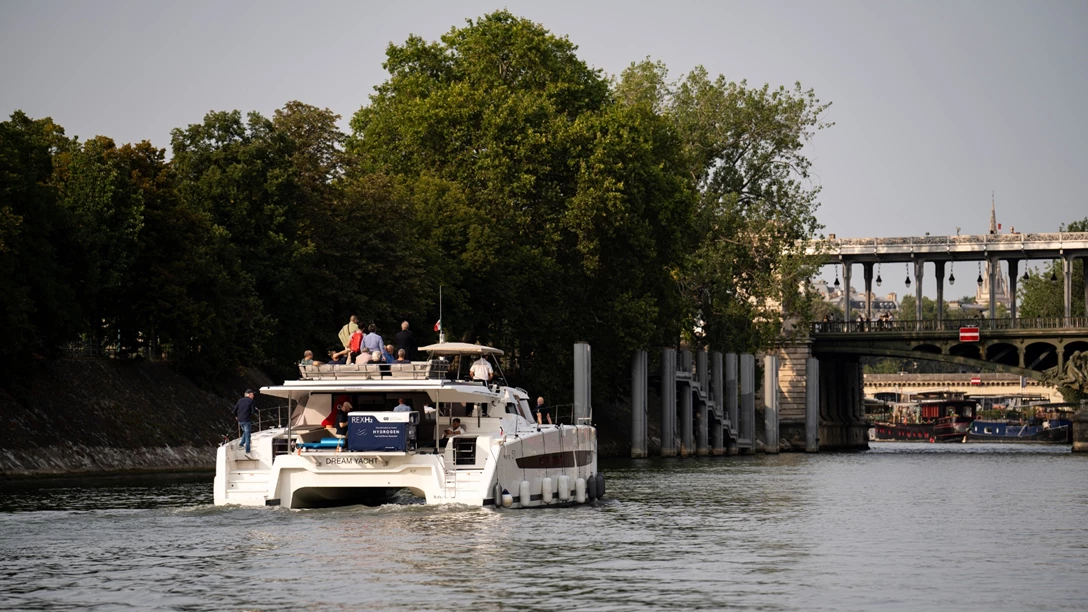 1701480-Aura 51 06.jpg