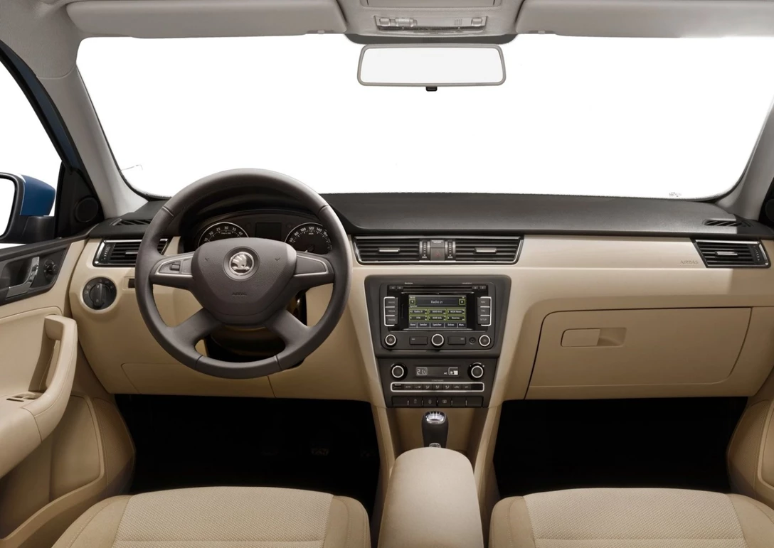 1646440-Skoda-Rapid- (6).jpg