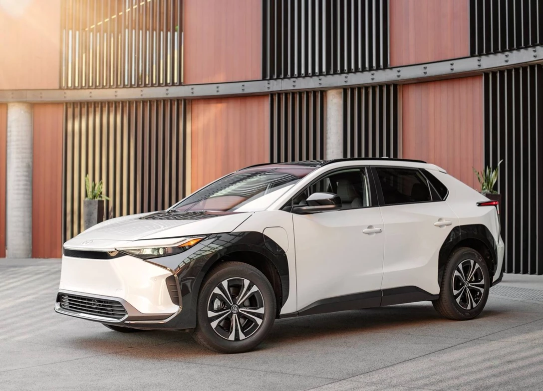 1696830-Toyota-bZ4X-2024-00.jpg