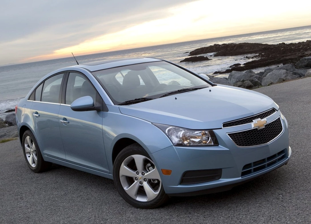 1689199-Chevrolet-Cruze-2015-04.jpg