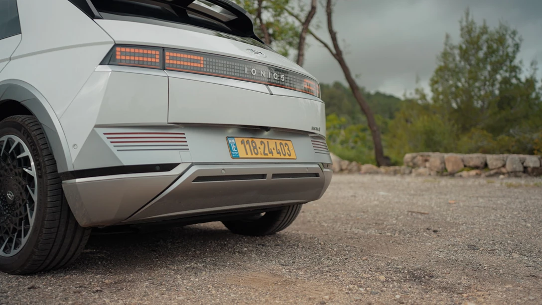 1681763-Hyundai IONIQ 5 vs Skoda Enyaq vs KIA EV6 vs TOYOTA BZ4X - 2023.00_14_03_00.Still049 copy.jpg