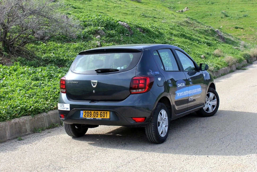 1616018-דאציה סנדרו - מבחן דרכים (0.96 ל טורבו רובוטי) (7).jpg