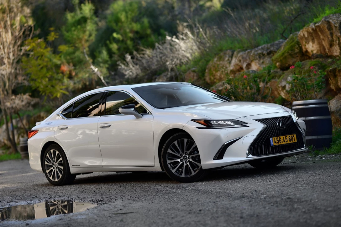 1612122-לקסוס ES - מבחן דרכים (14).jpg