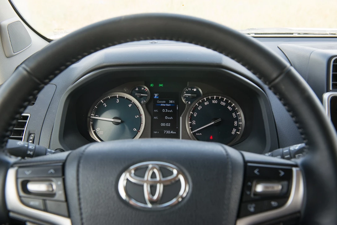 1601919-טויוטה לנד קרוזר 2018 (6).jpg