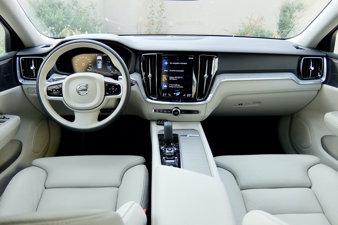 1635130-וולוו V60 קרוס קאנטרי - 9.jpeg