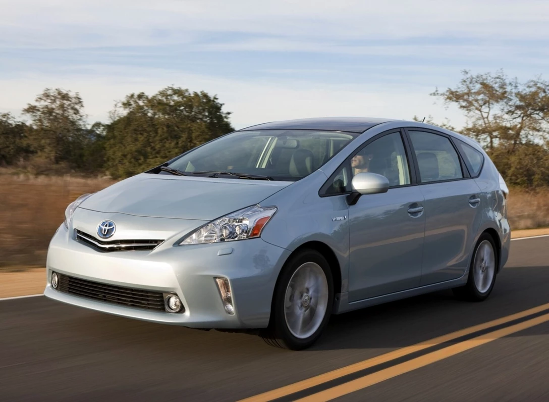 1657802-Toyota-Prius_Plus-2015-04.jpg