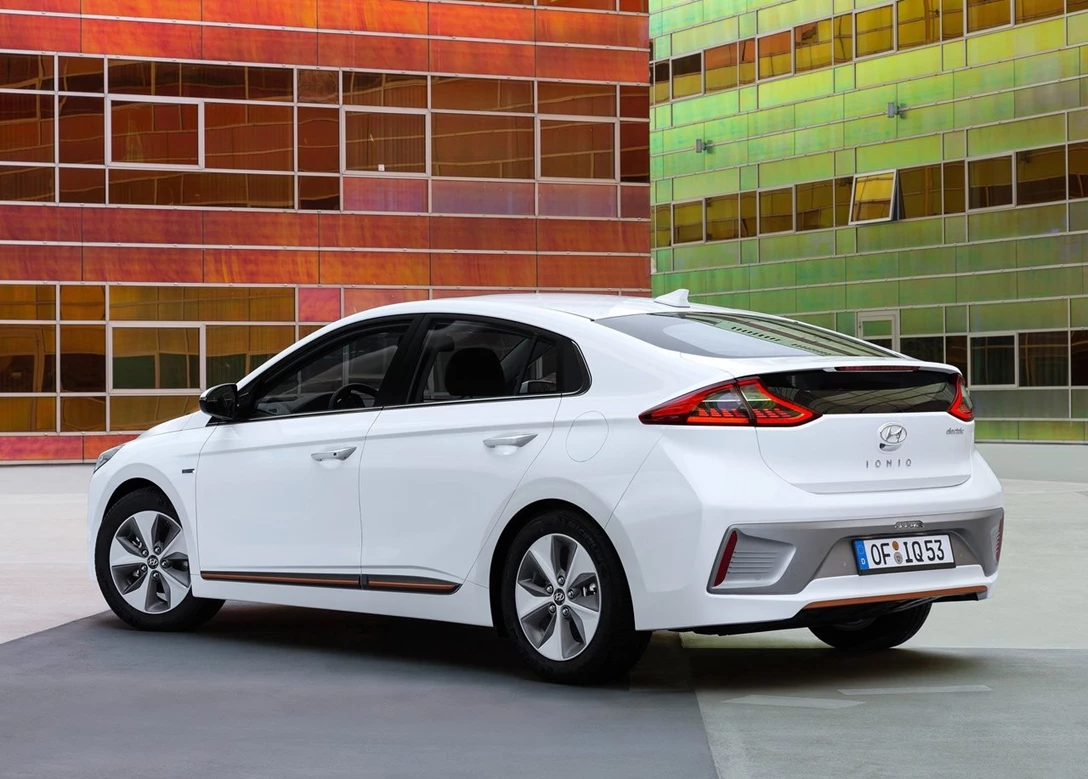 1636237-Hyundai-Ioniq-04.jpg
