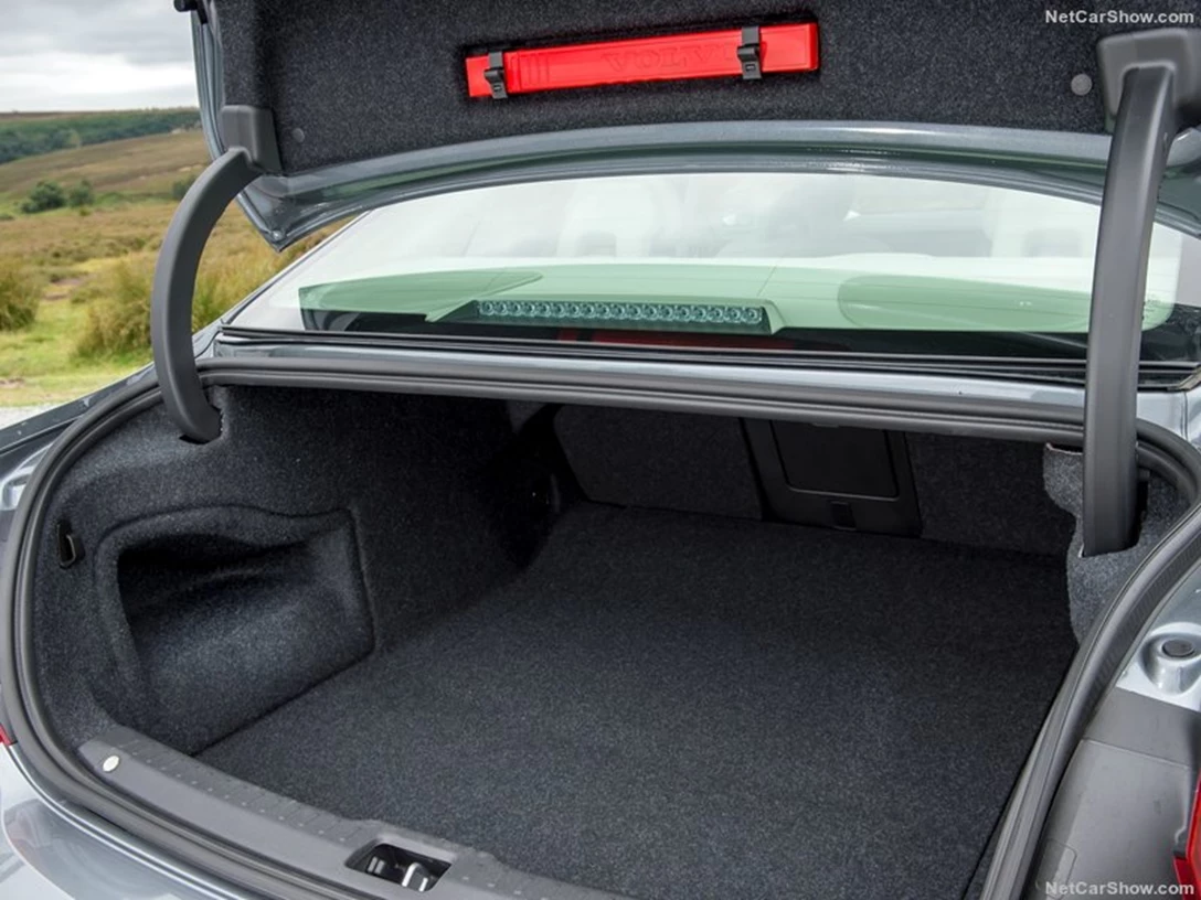 1588974-Volvo-S90 7.jpg