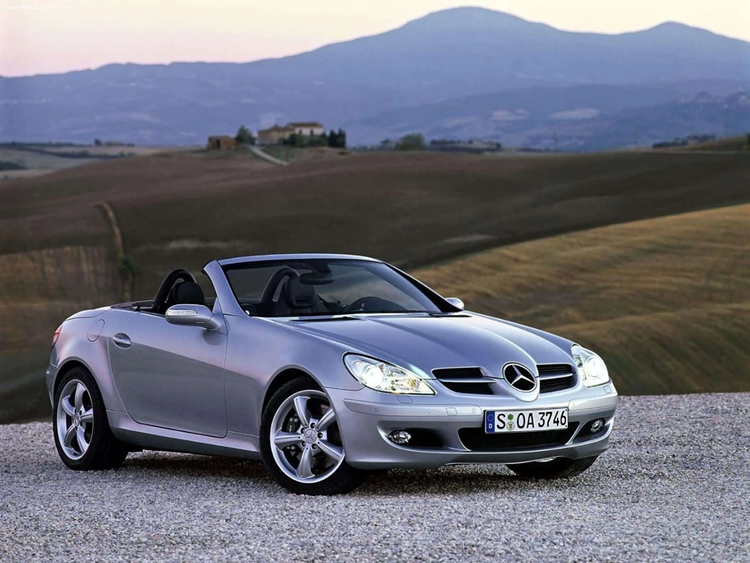 1593937-Mercedes-Benz-SLK350 1.jpg