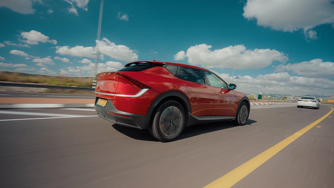 1681770-Hyundai IONIQ 5 vs Skoda Enyaq vs KIA EV6 vs TOYOTA BZ4X - 2023.01_45_55_07.Still190 copy.jpg