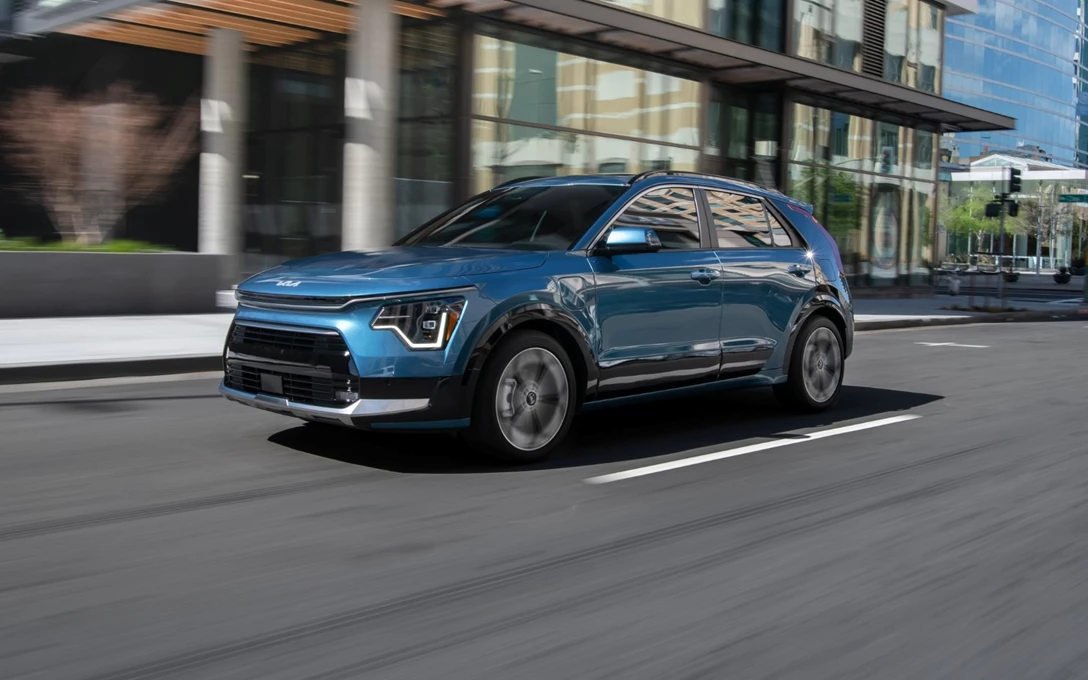 1696350-18649_2023_Niro_PHEV-min.jpg
