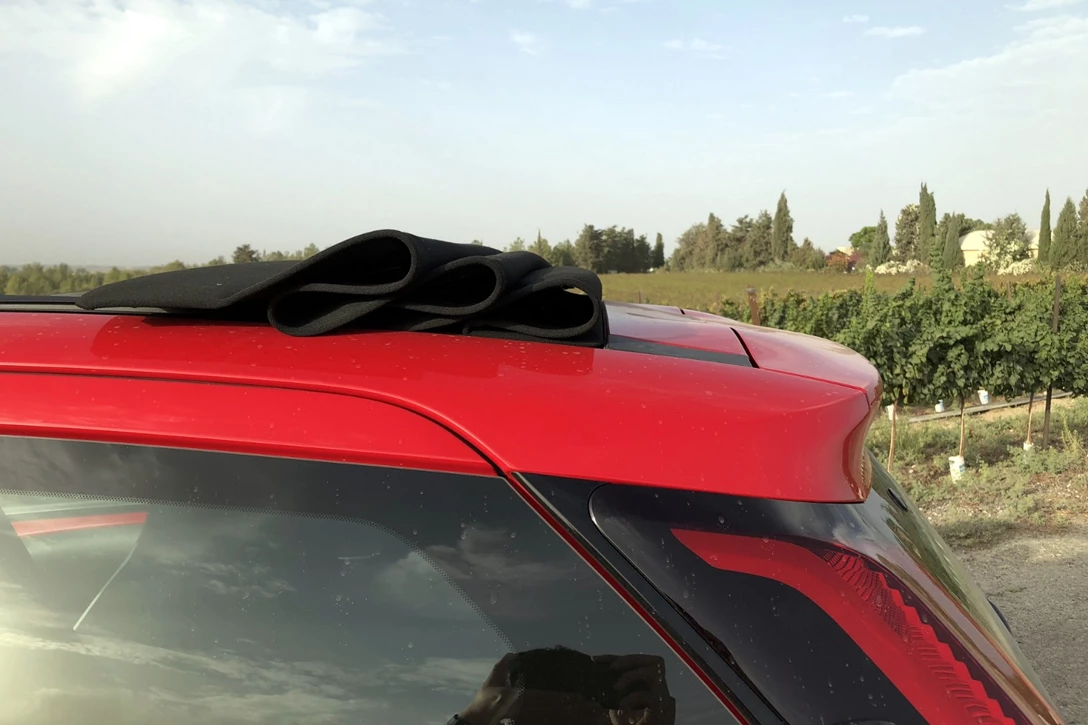 1606434-טויוטה אייגו מתיחת פנים גג נפתח (4).jpg