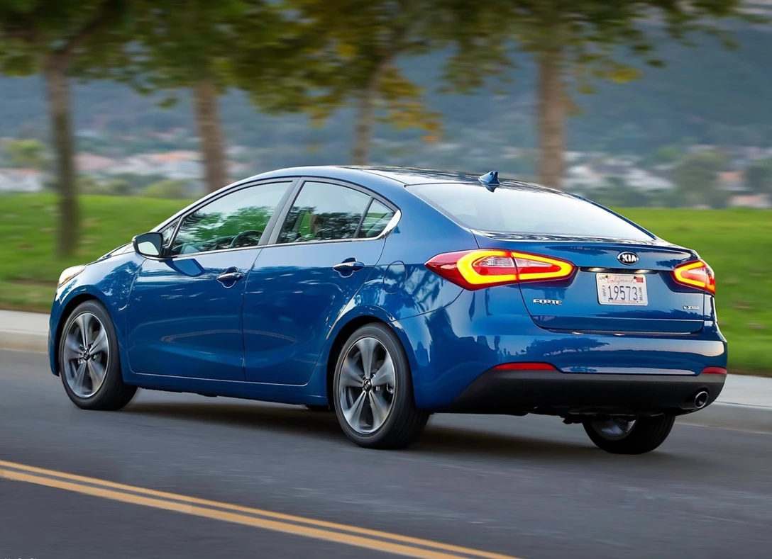 1650894-Kia-Forte-2016-02.jpg