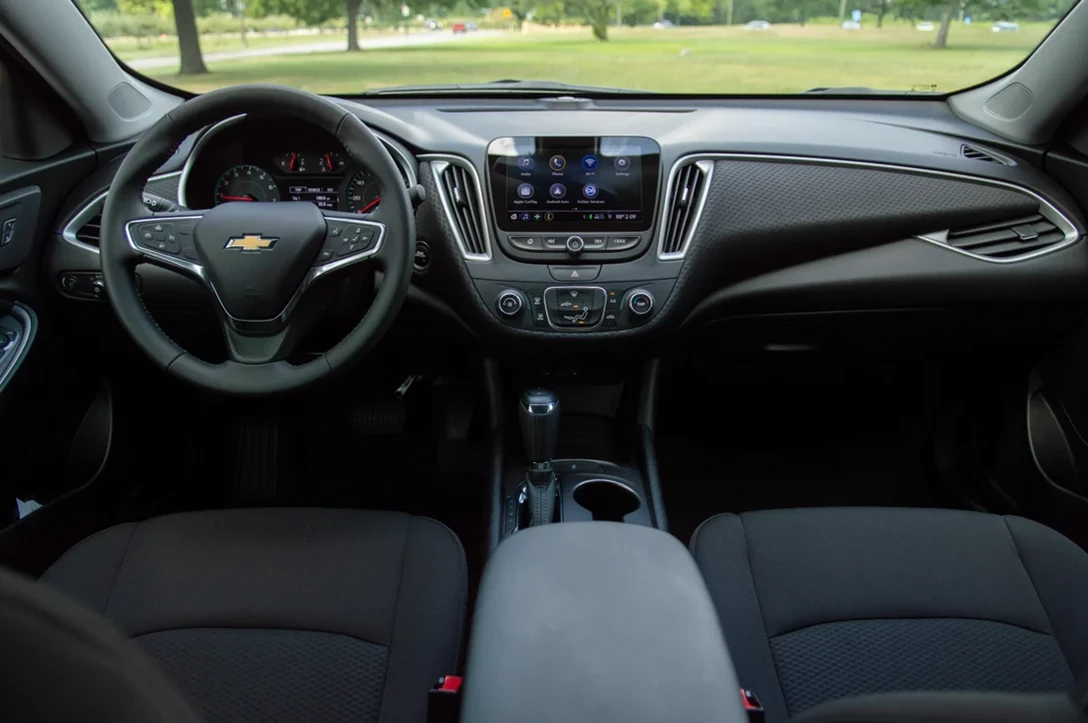 1649207-2018-Chevrolet-Malibu - (3).png