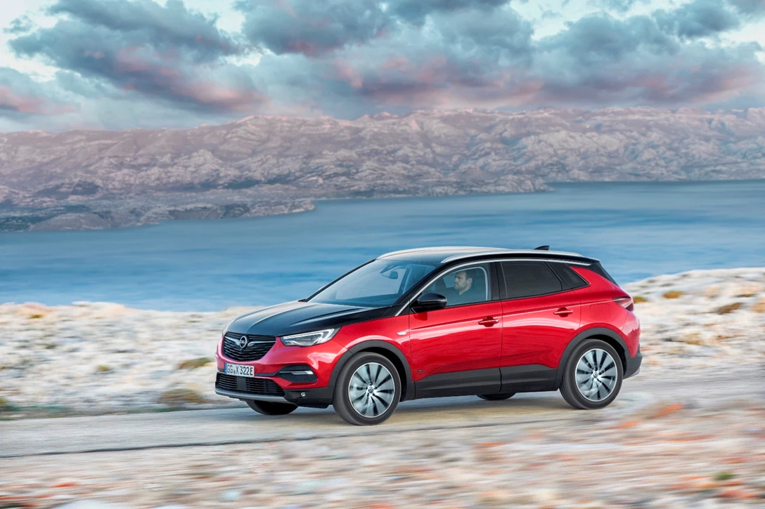1616110-Opel-Grandland-X-Hybrid4-506687.jpg