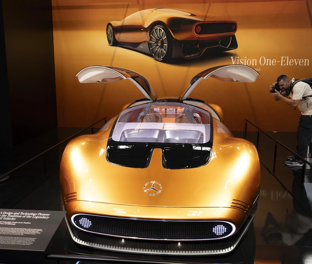 1688048-MERCEDES C111-min.jpg